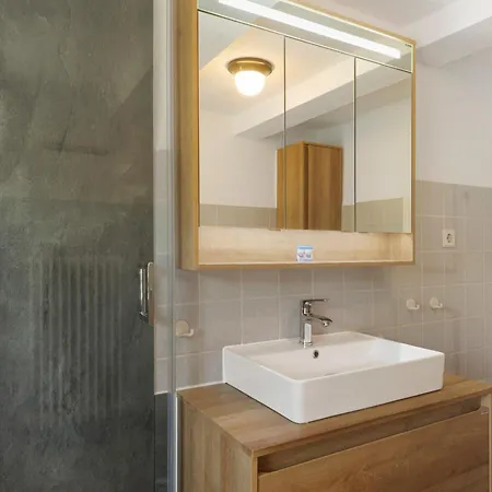 Demberg Apartment *