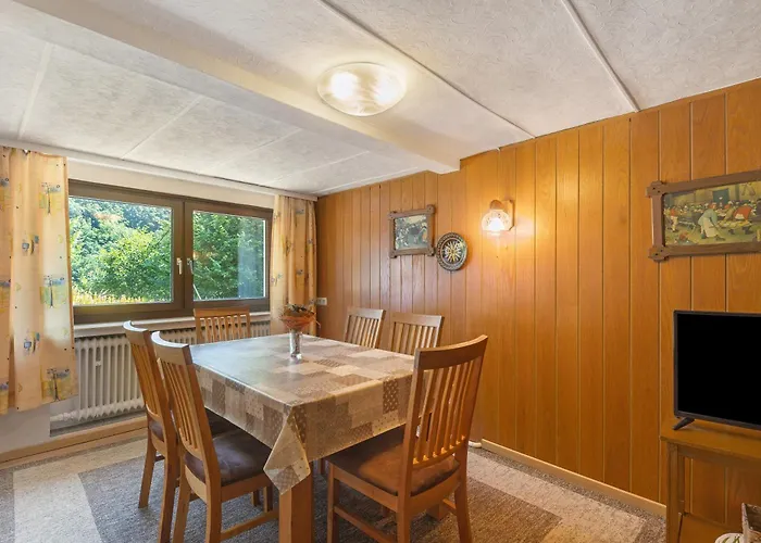 Demberg アパート シュマレンベルク